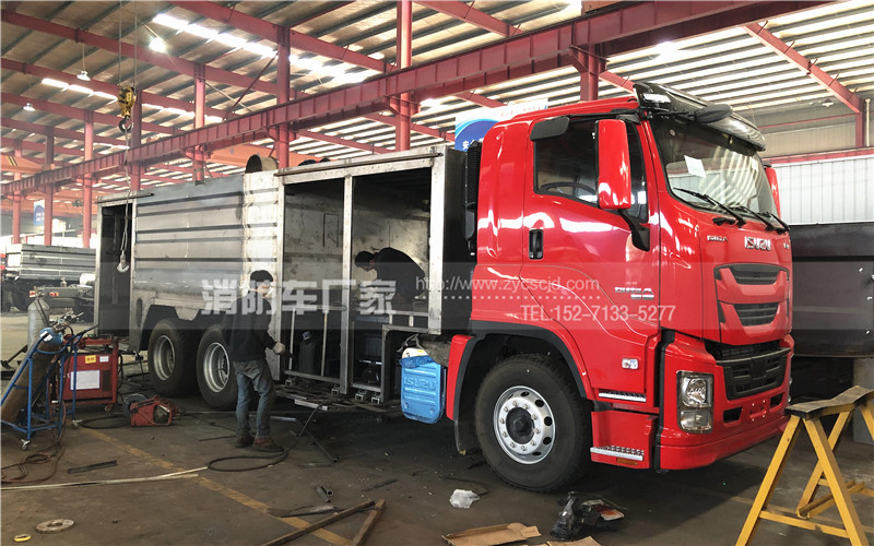 五十鈴泡沫干粉聯(lián)用消防車生產(chǎn)現(xiàn)場(chǎng) 五十鈴泡沫干粉聯(lián)用消防車生產(chǎn)現(xiàn)場(chǎng)