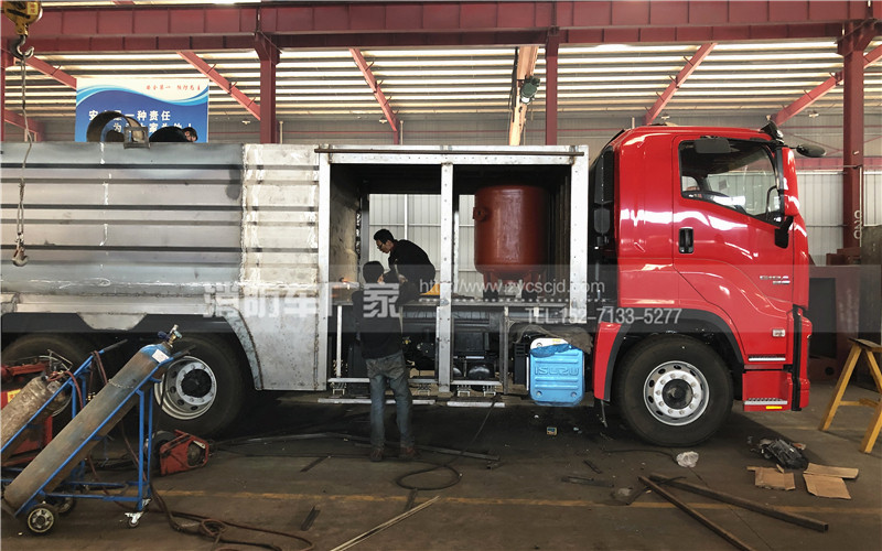 五十鈴泡沫干粉聯(lián)用消防車生產(chǎn)現(xiàn)場(chǎng) 五十鈴泡沫干粉聯(lián)用消防車生產(chǎn)現(xiàn)場(chǎng)